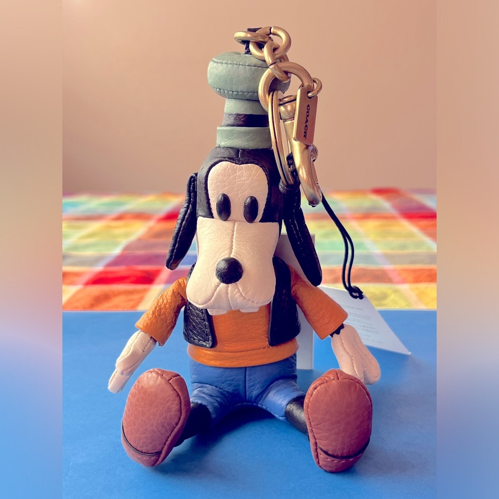 ๐ถ DISNEY X COACH GOOFY BAG CHARM-KEYCHAIN ๐ถ NWT ๐ถ - Picture 2 of 16